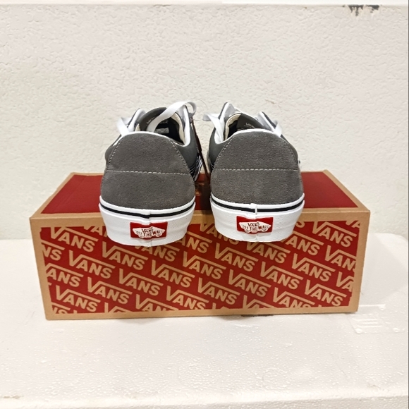 Vans - Picture 3 of 4